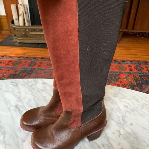 JOHN FLUEVOG HOPEFULS BLOSSOM BOOTS Size 8.5 RED/RUST/BURGUNDY & BLACK - Picture 3 of 9